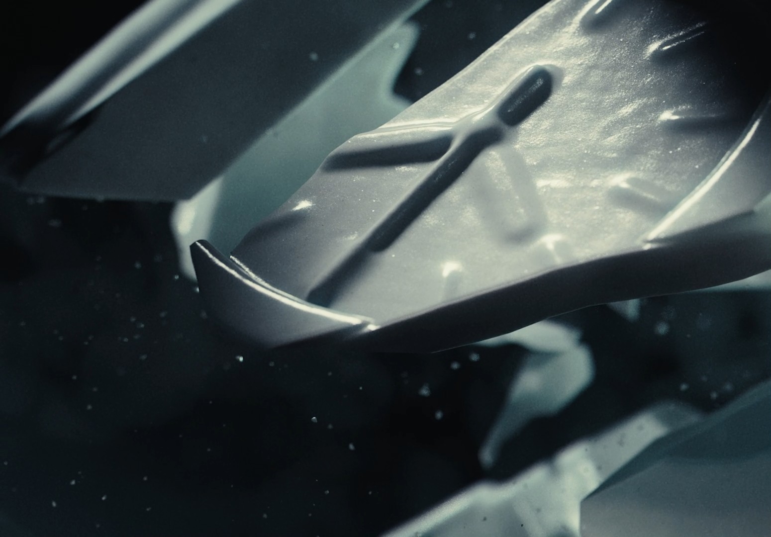 Unbroken_Watch_Close